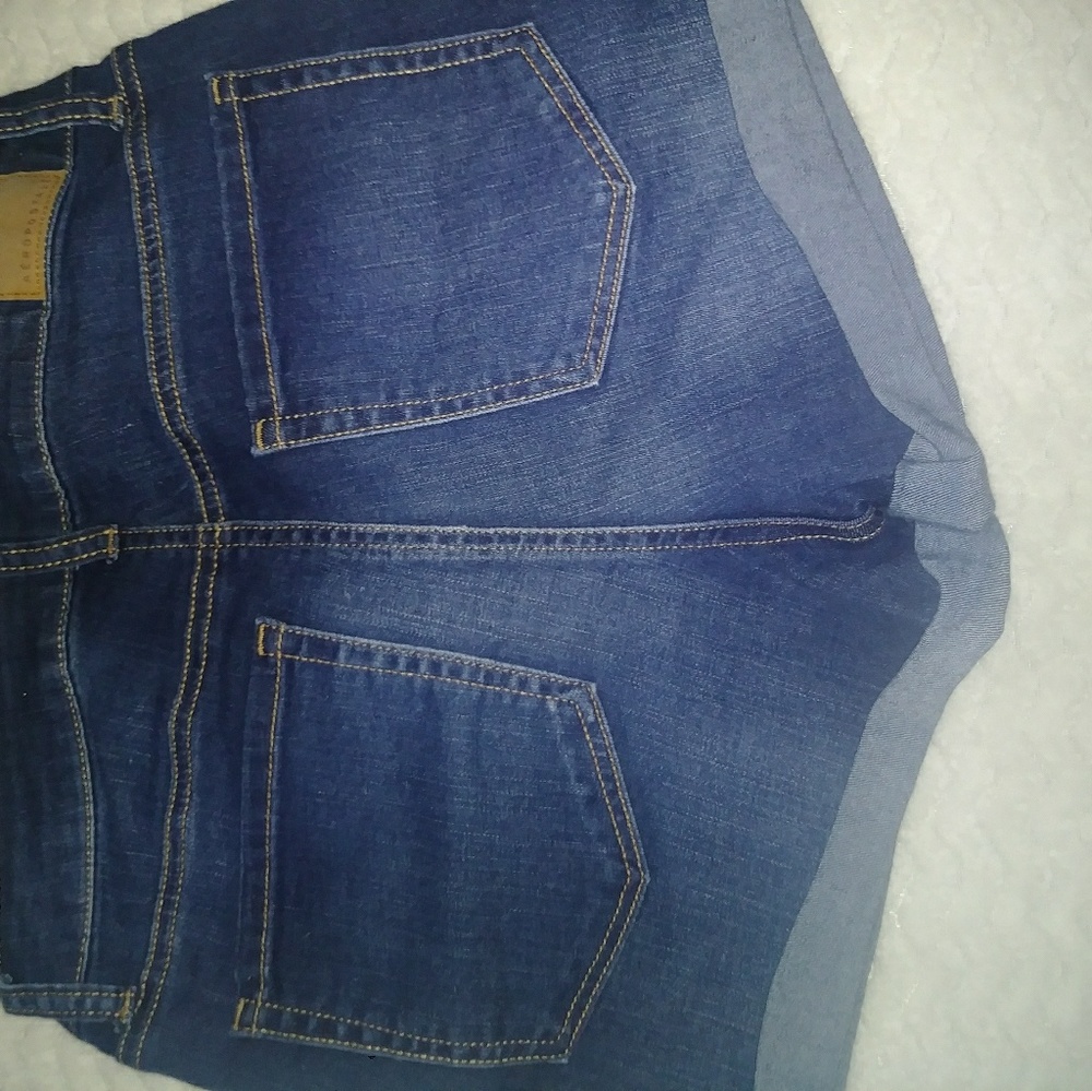 Shorts - Picture 2 of 3